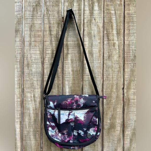 lululemon athletica Handbags - Lululemon Kara blossom multiprint The Essential bag
